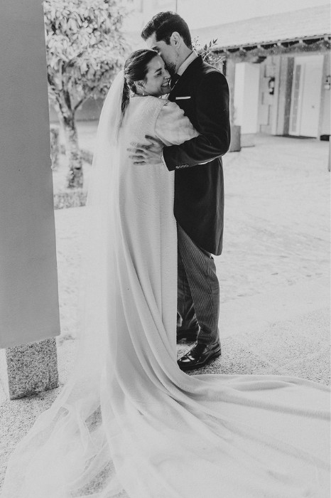 wedding-planner-sevilla-novios-abrazados